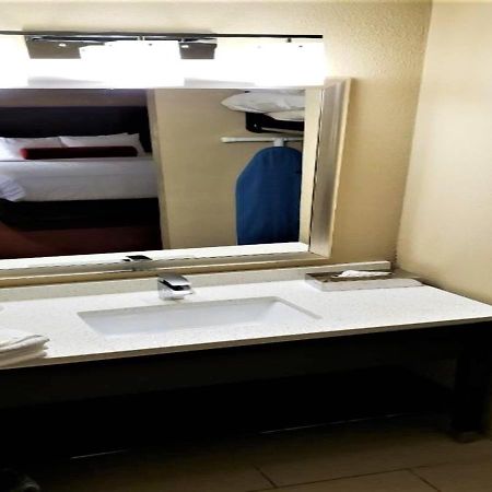 Quality Suites Nashville Airport Exterior foto